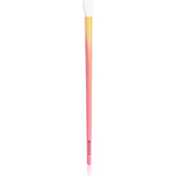 essence BRUSH IT LIKE IT'S ART blending brush štetec na blending 01 Blending Is Like Cardio For Artists 1 ks