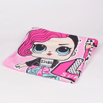 Свежа плажна кърпа в розово с момиченце