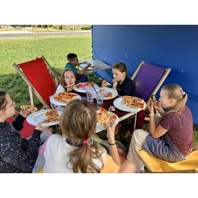 Remoska Kurz pro děti: Kuchtíci - příměstský tábor pro malé šéfkuchaře Termín: Dárkový poukaz bez termínu (termín vybere obdarovaný) 5900,00 Kč