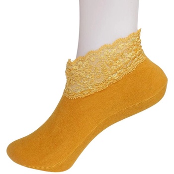 Поларени чорапи в цвят горчица с красива дантела