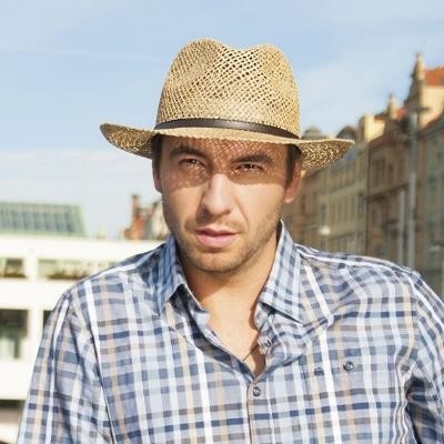 Karpet pánsky klobúk z morskej trávy zdobený pásikom