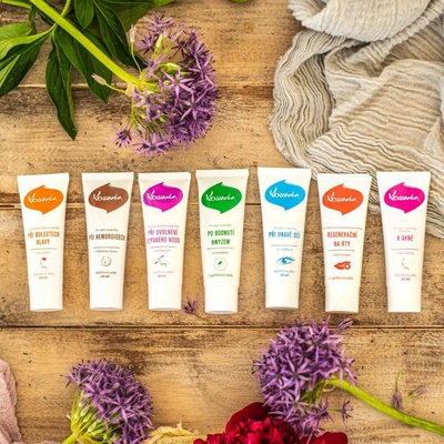 Aromatica Kosmín Bylinná regenerační mast na rty 25 ml – Sleviste.cz