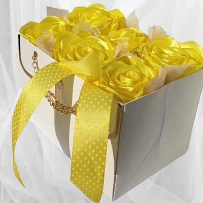 Květinový box s růžemi – žlutý