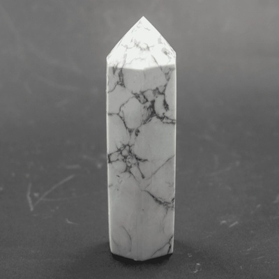 Milujeme Kameny Magnezit - obelisk - tromlovaný kámen MB11