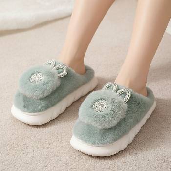 Дамски пантофи в зелено - зайче с перли