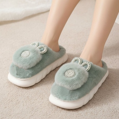 Дамски пантофи в зелено - зайче с перли