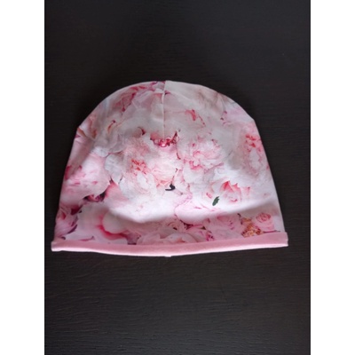 čepička s růžemi