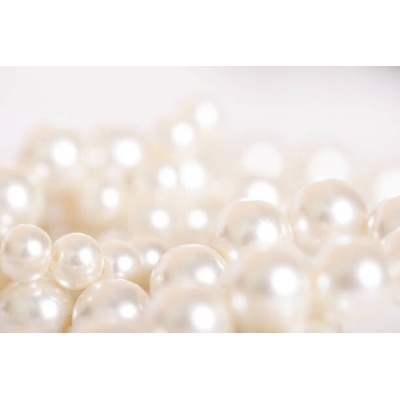 Plakát, Obraz - Pile of pearls on the white background, triocean, 40 × 26.7 cm