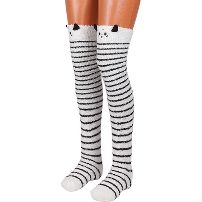 Дамски пухкави 7/8 чорапи в бяло с черно райе