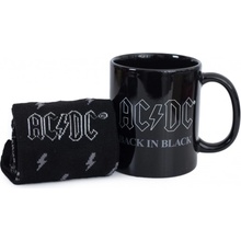 CurePink Dárkový set hrnek s ponožkami AC DC Back In Black objem |velikost unisex 315 ml