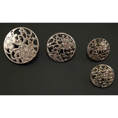 Luxusný kovový filigránsky gombík - lesklé striebro - priemer 1,7 cm