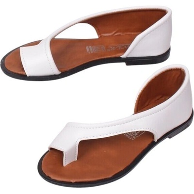 Кожени сандали в бял цвят с равна подметка