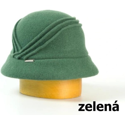 Vlněný klobouk zdobený sámky a plíškem zelená