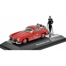 Schuco Mercedes Benz 300SL Gullwing W198 s lyžemi a figurkou 1:43