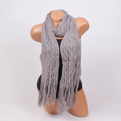 Плетен шал в сив цвят с ресни
