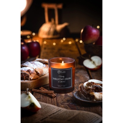 By The Candle Horký jablečný závin se skořicí 200 g