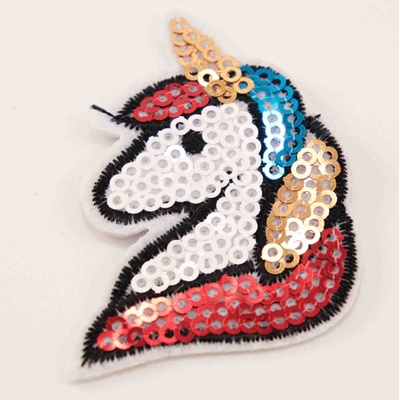 Nažehľovacia záplata s flitrami - Hlava jednorožca so zlatým rohom 5,5 x 4 cm