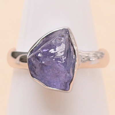 Nefertitis Tanzanit surový prsten stříbro LOT398