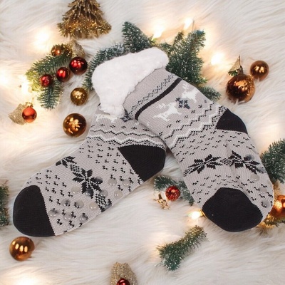 Детски зимни чорапи в светлосиво с коледни мотиви