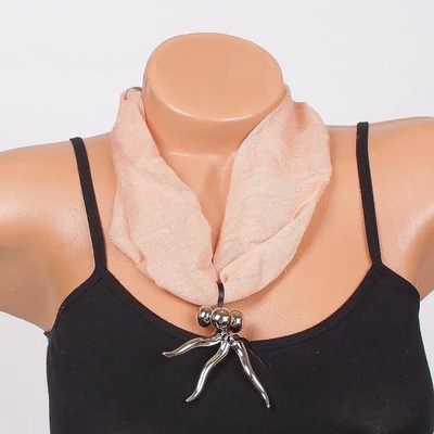 Фишу-колие в бежово със сребристо украшение