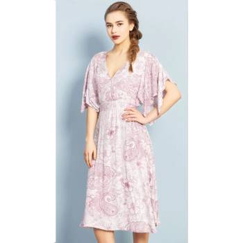 Стилна нощница в бяло с лилави цветя и орнаменти