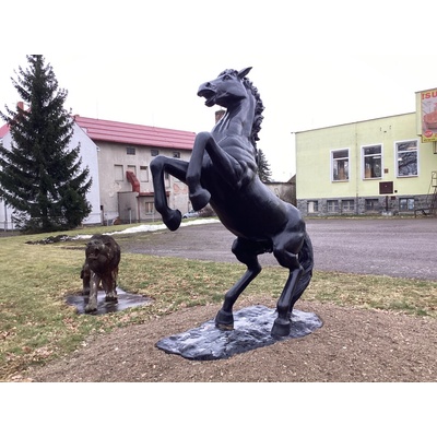 Bronzová socha-Kůň na zadních