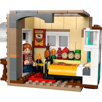 Image 1 of LEGO® Harry Potter™ - The Burrow Collectors' Edition (76437)