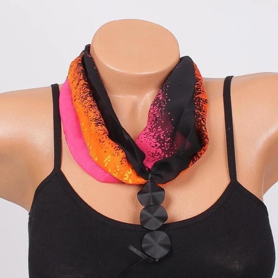 Ефектно фишу-колие в черно, оранжево и розово