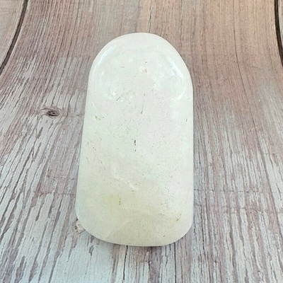 Nefertitis Křišťál freeform 6 NF56038 - cca 6,6 x 3,9 cm, 139 g