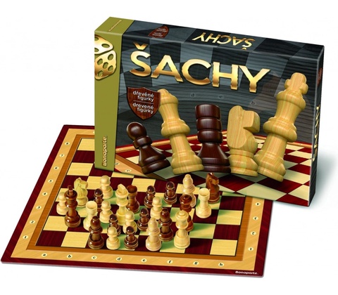Šach - drevené figúrky