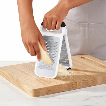 OXO Good Grips RectoV bílé – ruční, ocelové, skládací, kuchyňské struhadlo na zeleninu a sýr