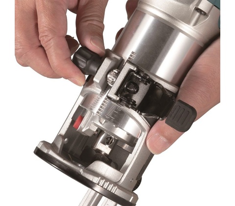 MAKITA RT0702C