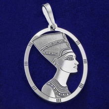 Klenotyn Stříbrný přívěsek Nefertiti KPRS045