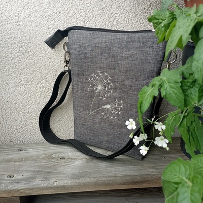 Joan Atelier Pampelišky Háta crossbody taštička strojová výšivka