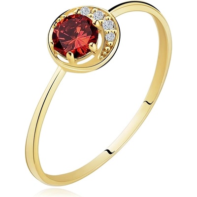 Šperky eshop prsten ze žlutého zlata malý blýskavý půlměsíček kulatý granát GG91.35
