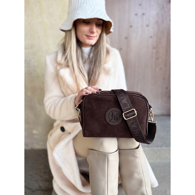 Laura Biaggi Čokoládová semišová crossbody kabelka praktická na každý deň