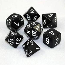 Chessex Sada 7 kostek černá/bílá