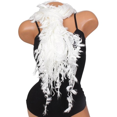 Зимен дамски плетен шал в бяло с пискюли