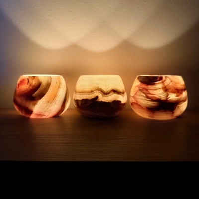 Svícen z aragonitu kónický 10 cm Varianta: Výrazný vzor – Zboží Dáma