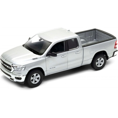 Motormax Dodge Ram 1500 Crew Cab LaRamie stříbrná 2019 1:24