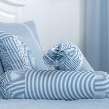 Zdeňka Podpěrová Jemný modrý prúžok Krep okrasný prešitý čipka 40 x 40 cm