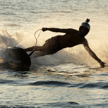 Jetsurfing