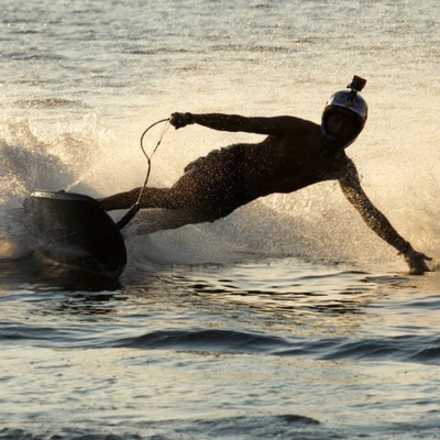 Jetsurfing