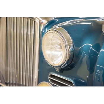 DIMEX ART s. r. o Флизелинов фототапет фарове на ретро автомобил 375 x 250 см