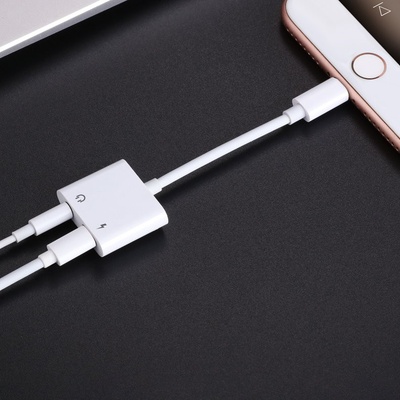 JOYROOM Adapter Lightning to 3.5mm Aux - Lightning адаптер към 3.5 аудио изход и Lightning изход (12 см) (бял) (S-Y104)