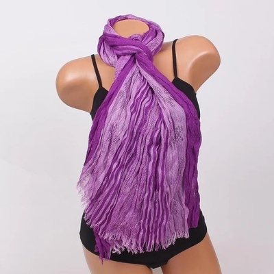 Стилен шал в лилави тонове с цветя