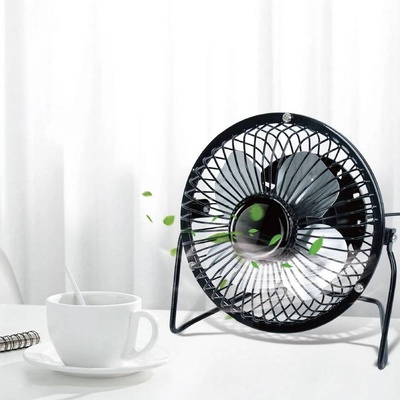 Малък настолен usb вентилатор с метална перка и стойка (1204325)