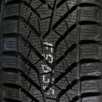 Yokohama BluEarth Winter V905 195/50 R15 82H