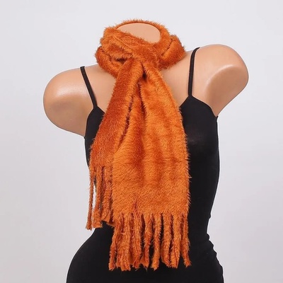 Пухкав зимен шал в кафяво с ресни