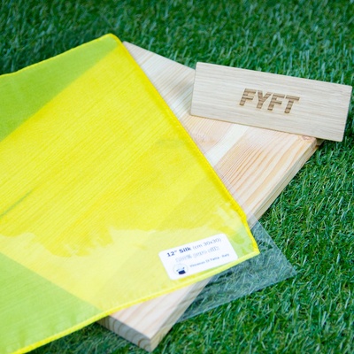 Hedvábný šátek 30 cm na kouzlení, kouzelnické vystoupení Barva: Žlutá